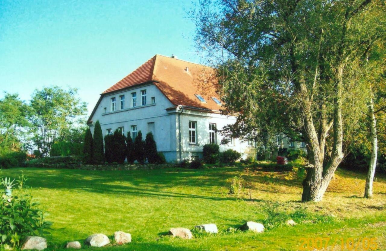 Gutshaus Alt-Jargenow Apartment Alt Jargenow Exterior photo